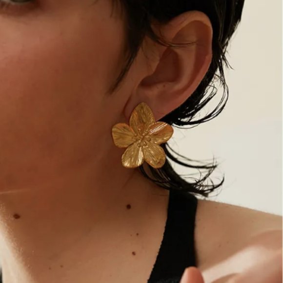 🍏50% OFF/3+...Statement Flower Stud Earrings (Gold color) - Picture 4 of 16
